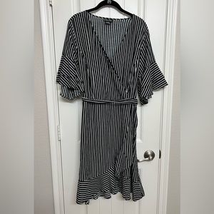 EUC City Chic Chenelle Faux Wrap Tie Waist Striped Dress 🖤🤍🖤 Plus Size 18